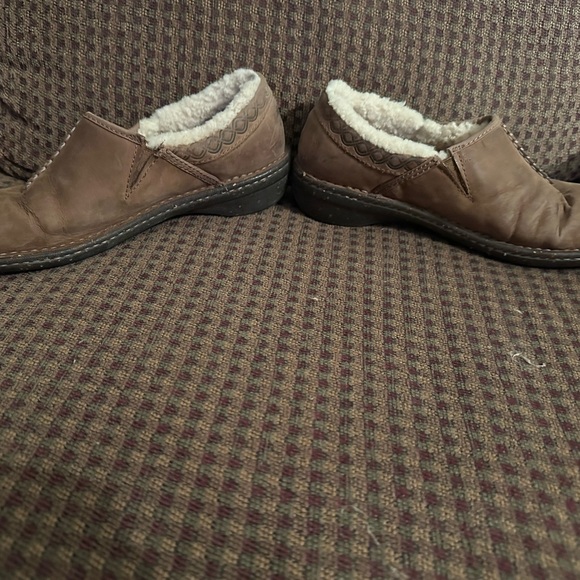 UGG WOMENS BETTEY BROWN style FLEECE/WOOL LINED SLIP ON SHOES. SZ 9 - Picture 5 of 13
